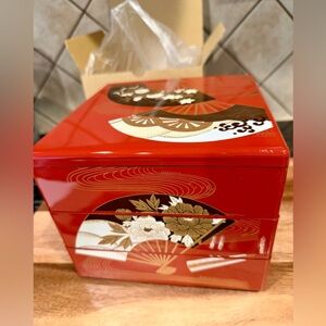 Beautiful Japanese 3-tier Bento Box (new)